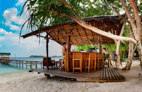 8.4_c6bo-voyages-plongee-indonesie-raja-ampat-biodiversity-resort-bar-view-day