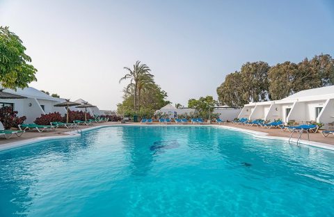 8_Canaries-Lanzarote-THB-Flora-Hotel-pool