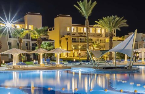 8_c6bo-voyage-plongee-egypte-safaga-hotel-amarina-piscine-nuit