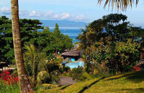 8_c6bo-voyage-plongee-sejour-indonesie-manado-Bungalow-thalassa-dive-resort-vue-colline
