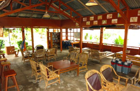 9-4-Indonesie-Lembeh-hotel-Two-Fish-Resort-Cafe