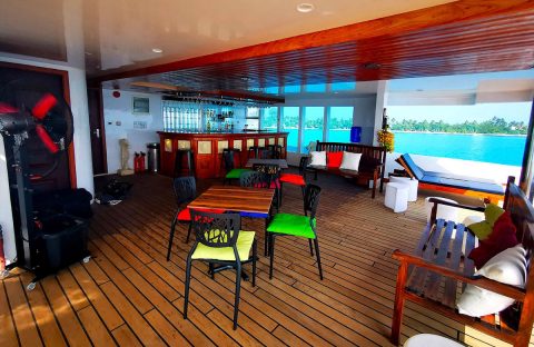9.2_c6bo-voyage-plongee-maldives-croisiere-seafari-explorer-2-Bar-1er-pont