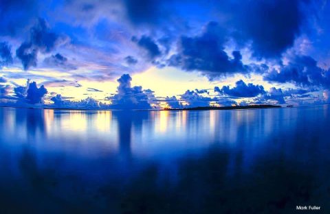 9.2_c6bo-voyages-plongee-papouasie-nouvelle-guinee-Kavieng-Lissenung-Island-Resort-sunset-night-seaview-Mark-Fuller