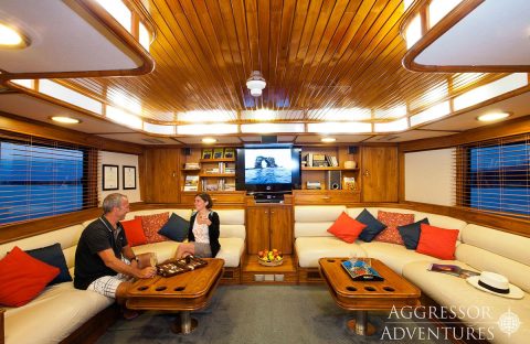 9_c6bo-voyage-plongee-equateur-galapagos-aggressor-3-yacht-lounge