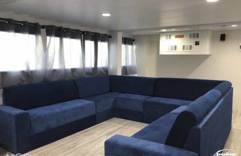 AllStarLiveaboards-Cuba-JA3-006-Salon-Couch