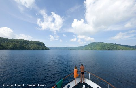 C6Bo-Voyages-Papouasie-plongee-Kimbe-MV-Febrina-boat-sea-view