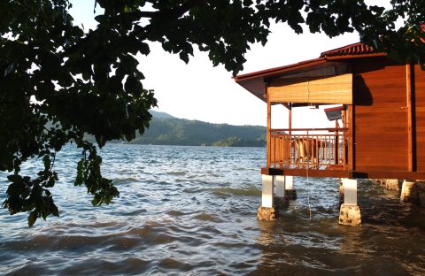 Lembeh-Superior beach front pilottis