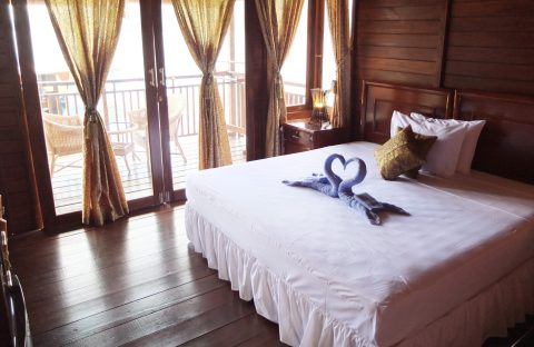 Lembeh-superior beachfront