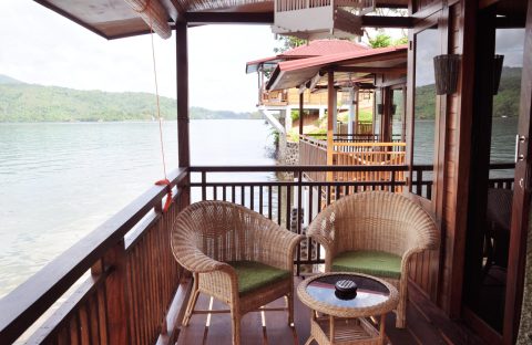 Lembeh-superior beachfront terrasse