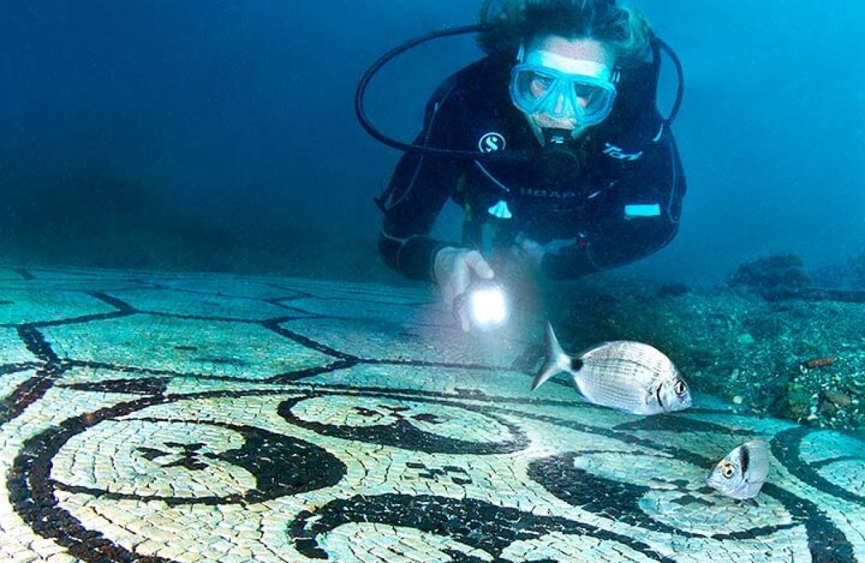 c6bo-voyage-plongee-italie-baie-naples-parc-archeologique-sous-marin-baia-mosaiques-copertina