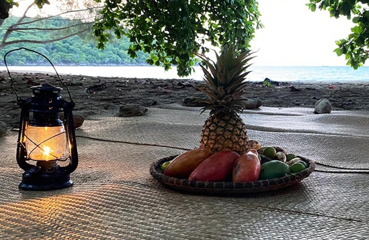 c6bo-voyage-plongee-madagascar-extension-sejour-safari-bivouac-nosy-be-plage-repas