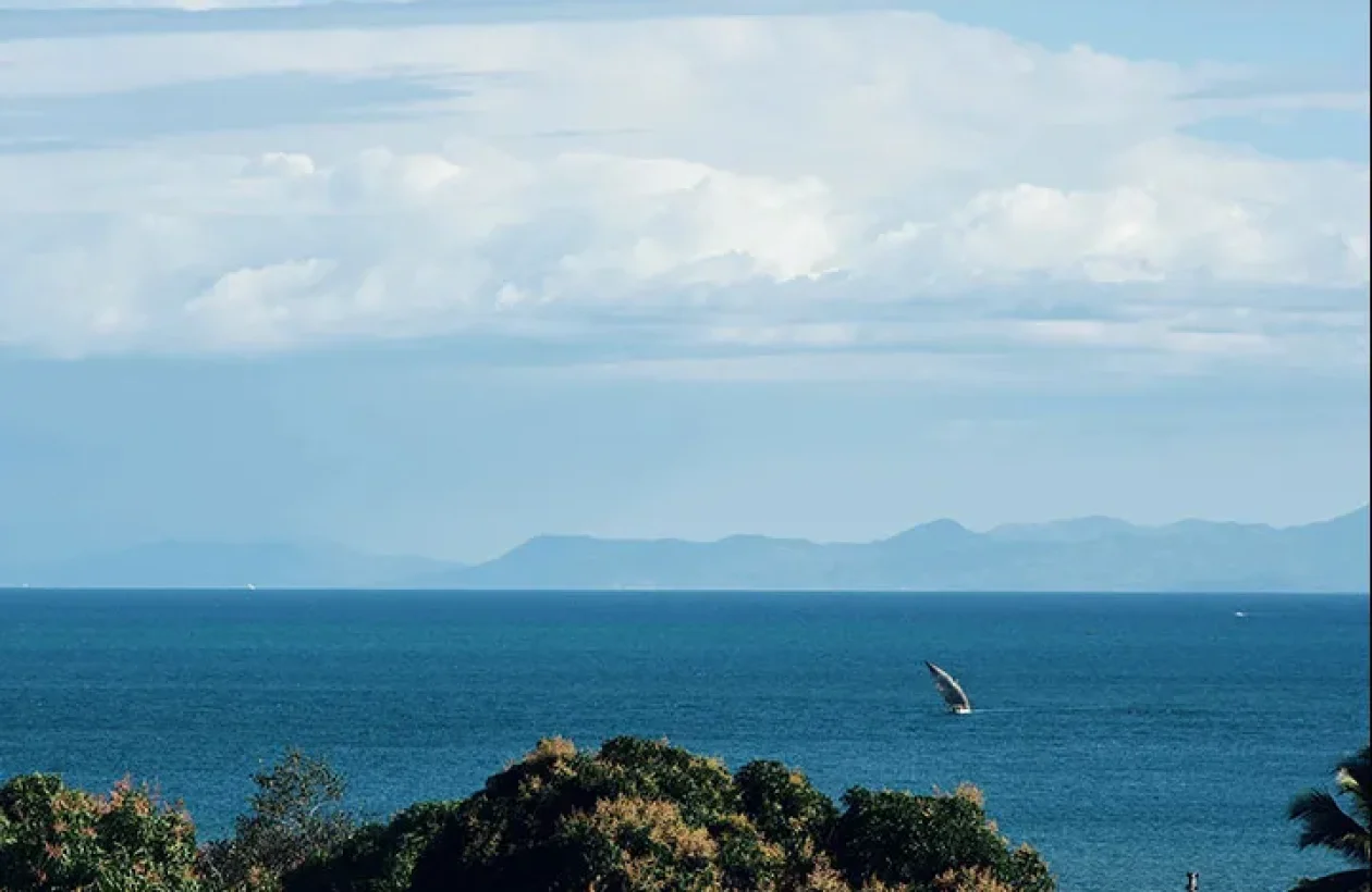 images_Images__sites_Ocean__Indien_Madagascar_Nose__Be_Sejour__au__Nosy__Lodge_c6bo-voyages-plongee-madagascar-nosy-be-sandy-manoa-vue-mer